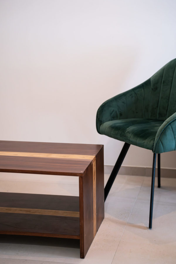 Table basse en kotibé et chêne
